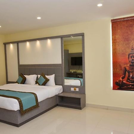 Hotel Tridev Grand فاراناسي المظهر الخارجي الصورة