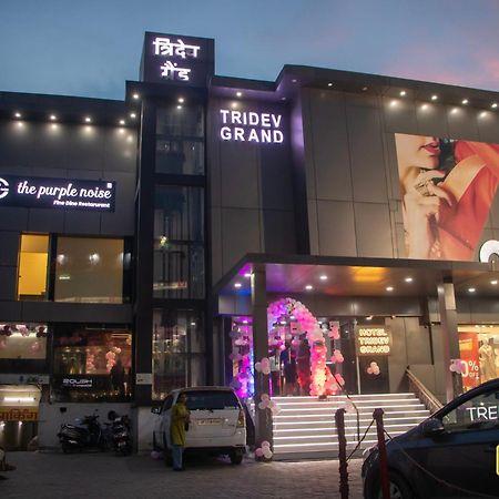 Hotel Tridev Grand فاراناسي المظهر الخارجي الصورة