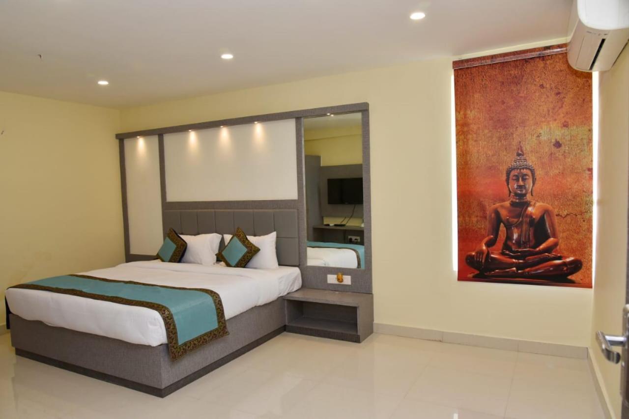 Hotel Tridev Grand فاراناسي المظهر الخارجي الصورة