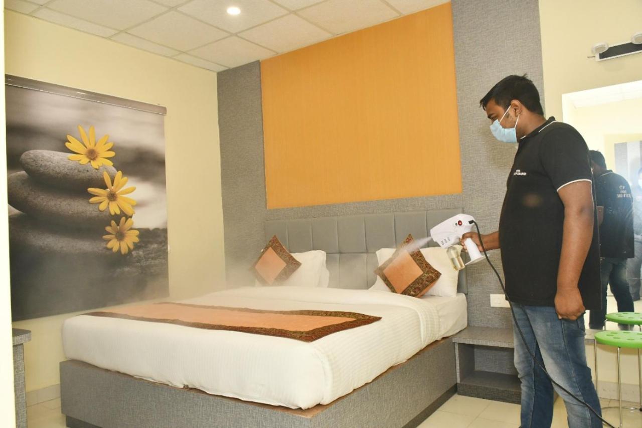 Hotel Tridev Grand فاراناسي المظهر الخارجي الصورة