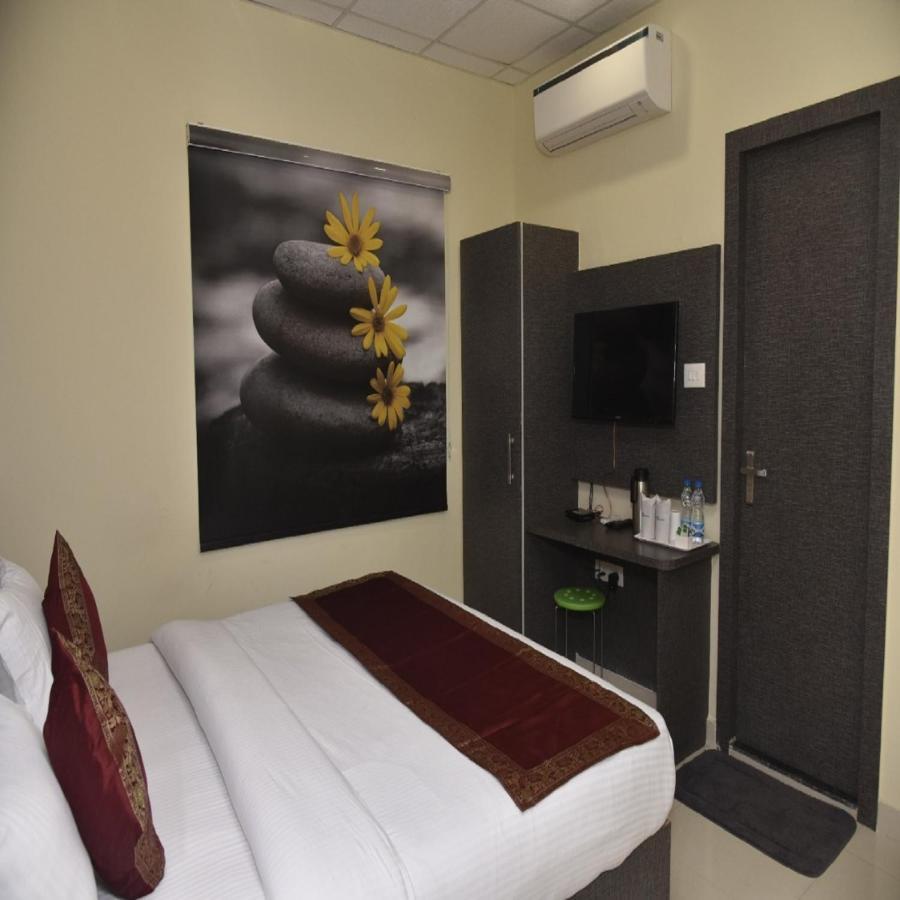 Hotel Tridev Grand فاراناسي المظهر الخارجي الصورة