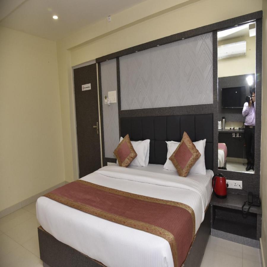 Hotel Tridev Grand فاراناسي المظهر الخارجي الصورة